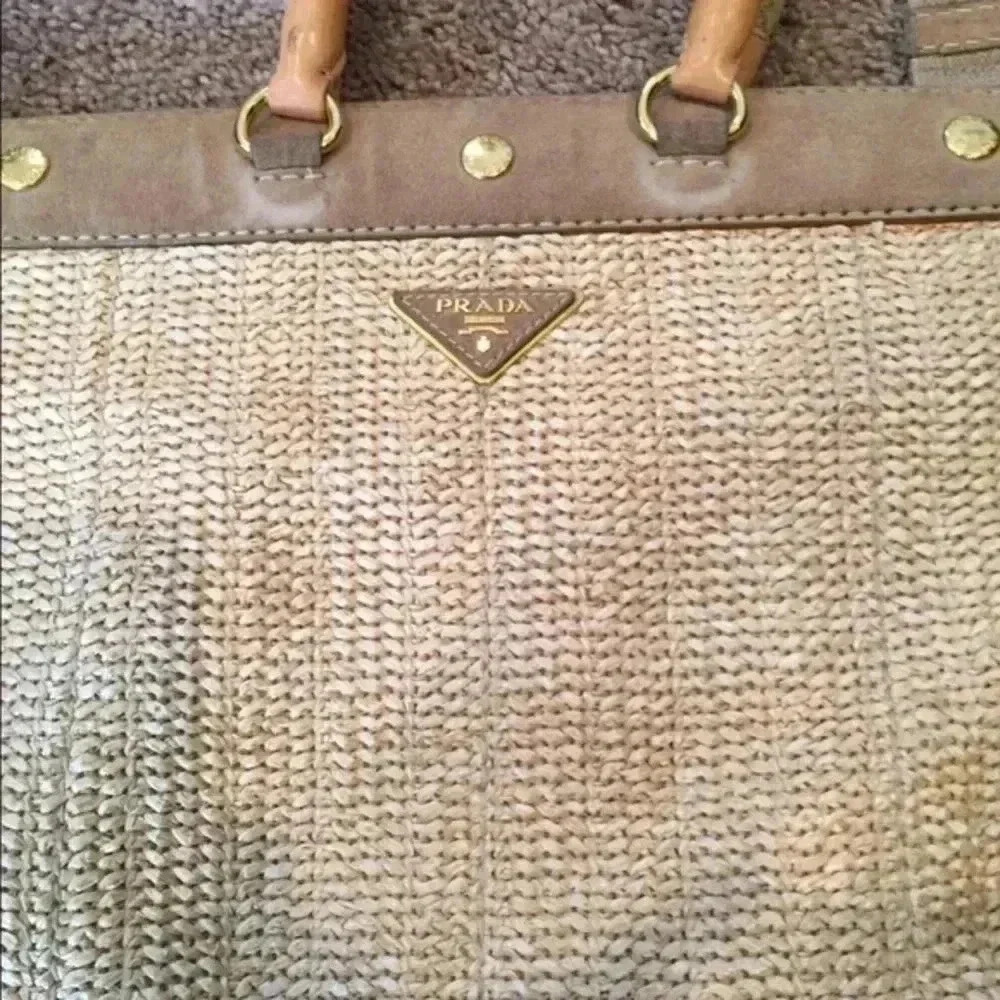 Prada bag - Picture 2 of 3